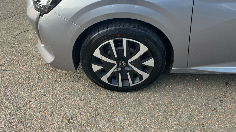 Peugeot 208 1.2 PureTech 100 Active Premium 5dr Petrol Hatchback